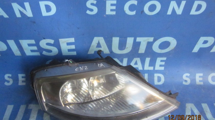 Far Citroen C3 ; 968157380 (2 urechi rupte, carcasa sparta)