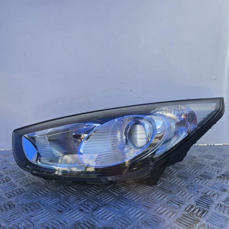 Far cu lupa stanga Hyundai ix35 2010->