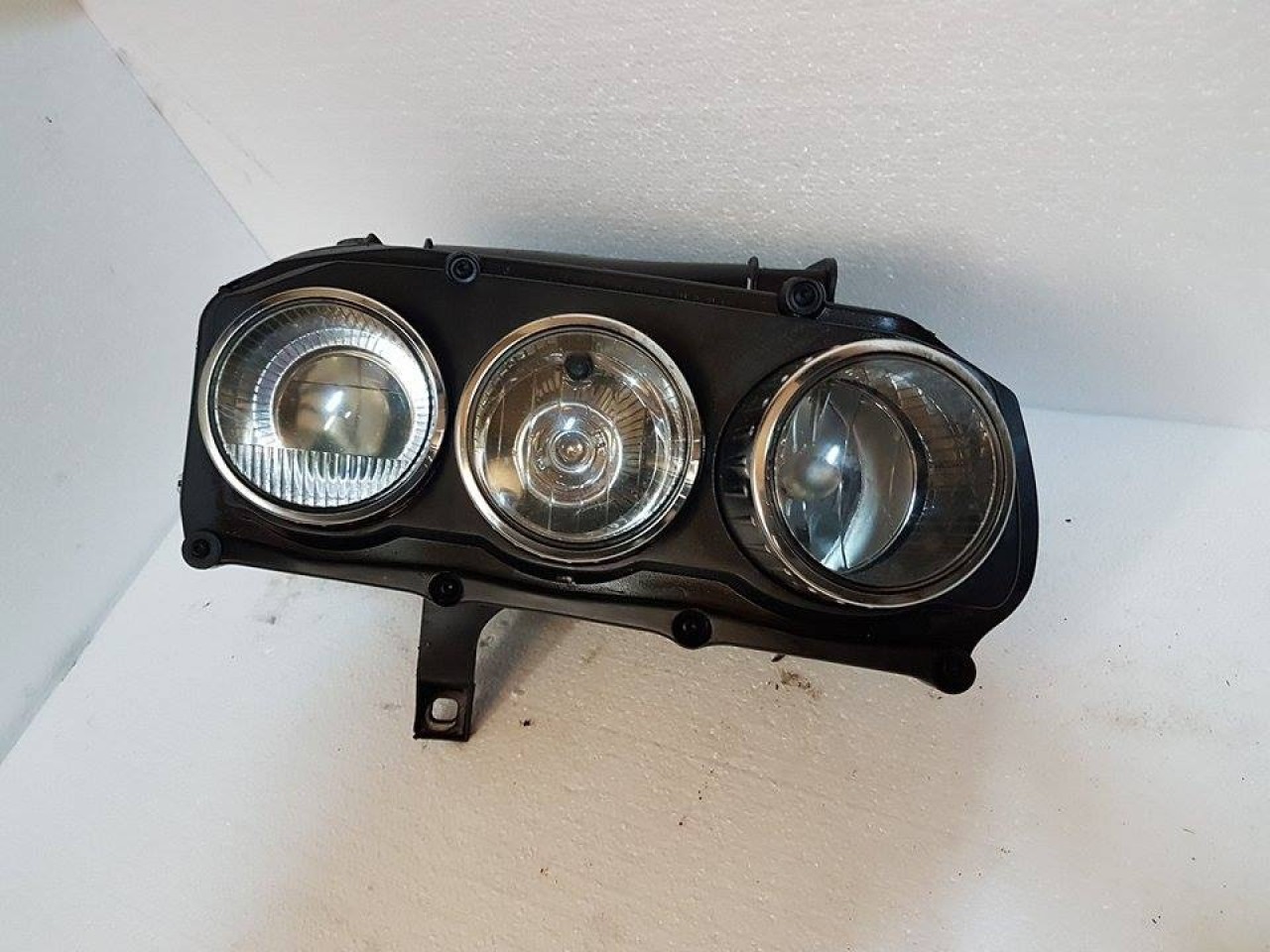 Far dreapta 60682088 fara xenon alfa romeo 159