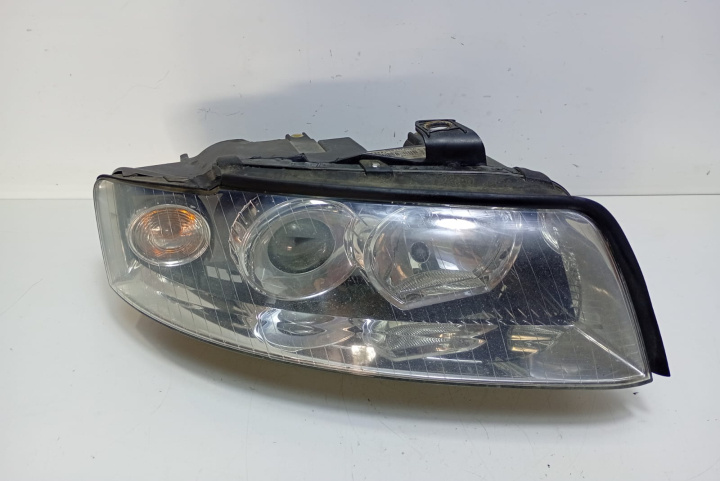 Far dreapta 8E0941030C Audi A4 B6 [2000 - 2005]