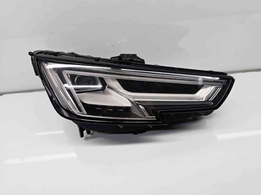 Far dreapta Audi A4 (8W2, B9) [Fabr 2015-2023] 8W0941034A