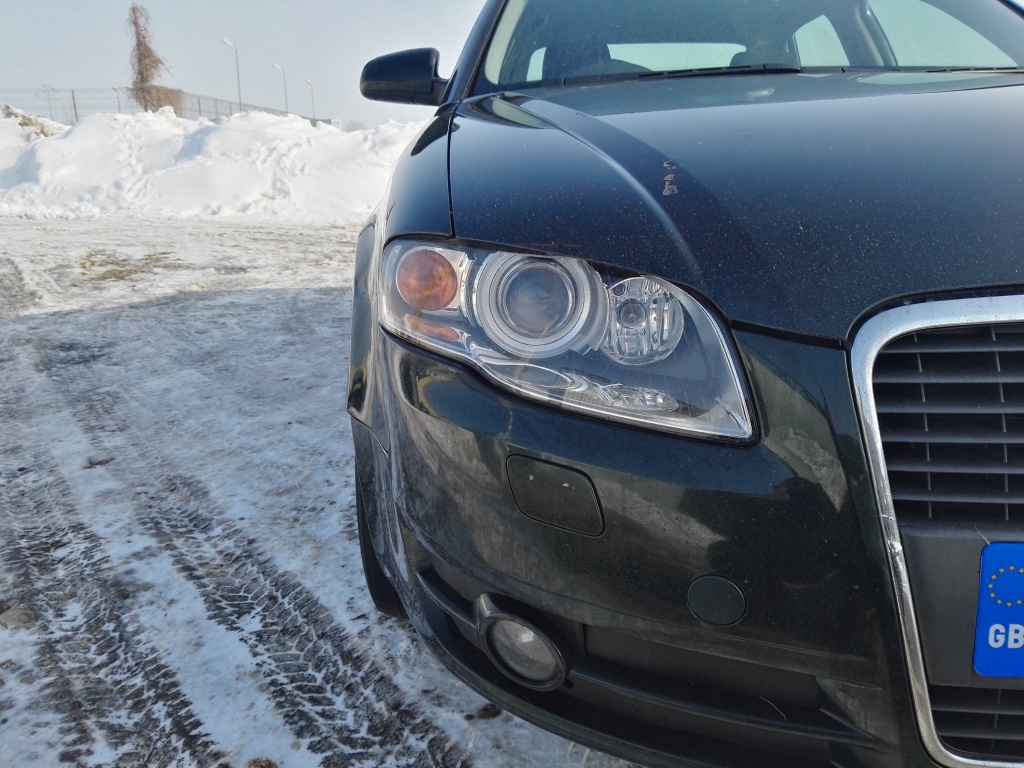 Far dreapta Audi A4 B7 BIXENON