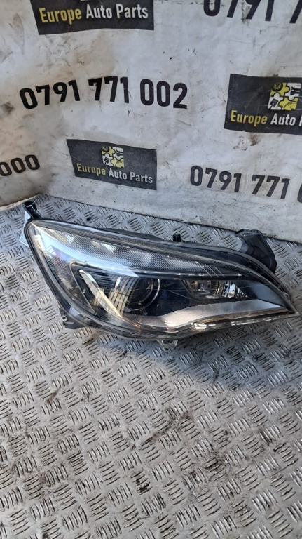 Far dreapta Bi-Xenon adaptiv Opel Astra J an 2011 cod 1ZT010012-06 / 13374518