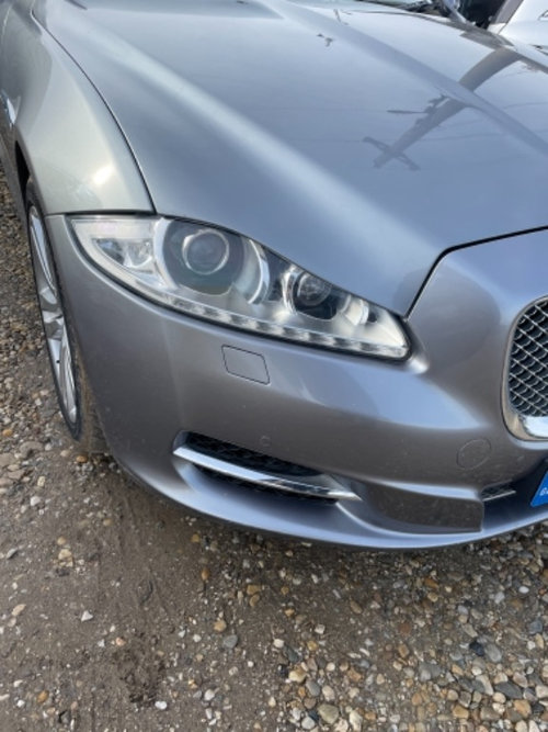 FAR DREAPTA BI-XENON JAGUAR XJ 2012