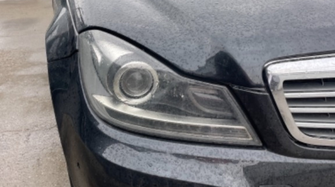 Far dreapta bixenon Mercedes c class W204 Facelift de europa