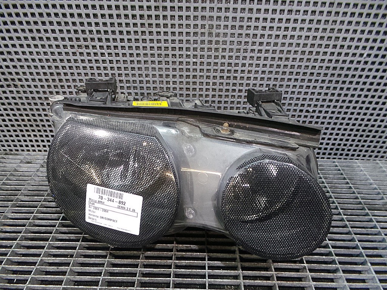 FAR DREAPTA BMW SERIA 3 E 46 - - (2001 2004)