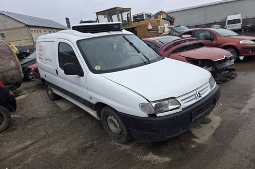 Far dreapta Citroen Berlingo [1996 - 2002] Minivan 1.9 D MT (69 hp) CU FRIGORIFIC