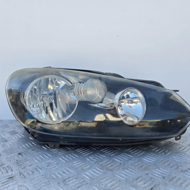Far dreapta cu halogen Volkswagen Golf 6 2008-2013