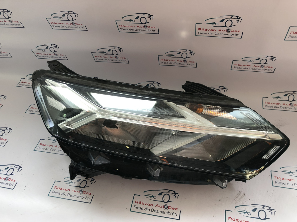 Far dreapta cu led Dacia Sandero 2022, 260101949R / CU URECHI RUPTE