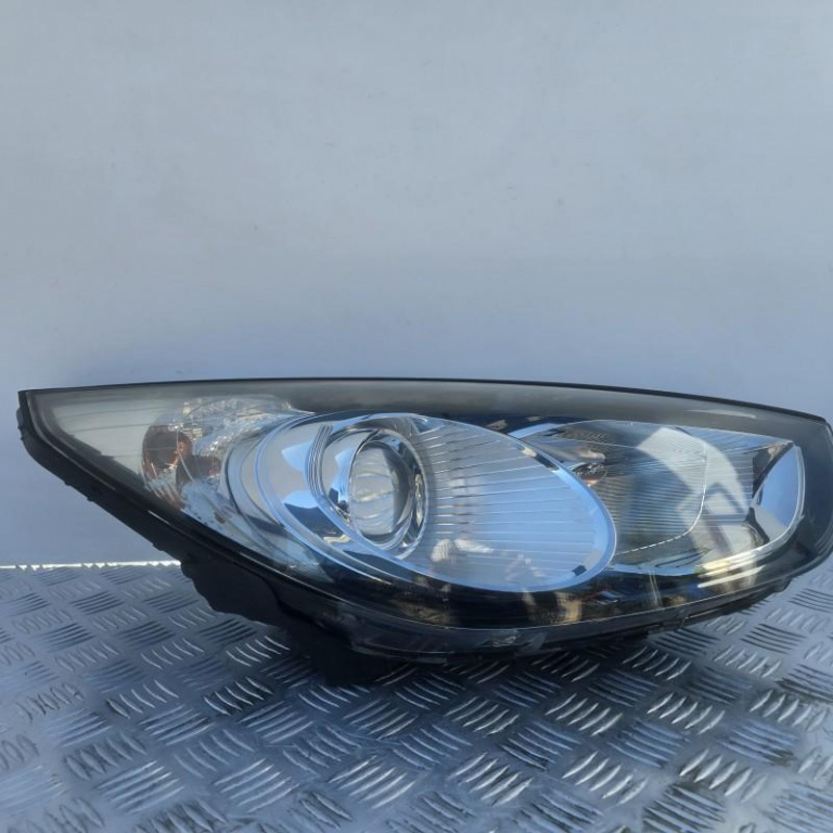 Far dreapta cu lupa Hyundai ix35 2010->