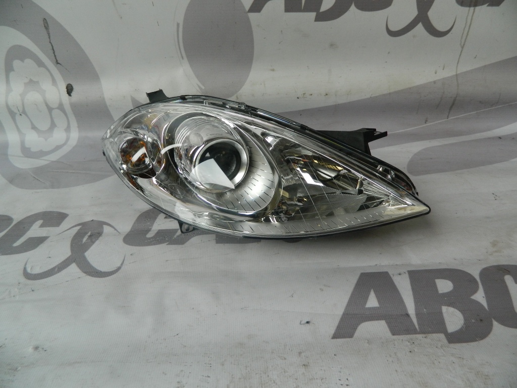 Far dreapta cu lupa Mercedes A class W169