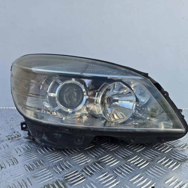Far dreapta cu lupa Mercedes C-Class 2007-2010 W204