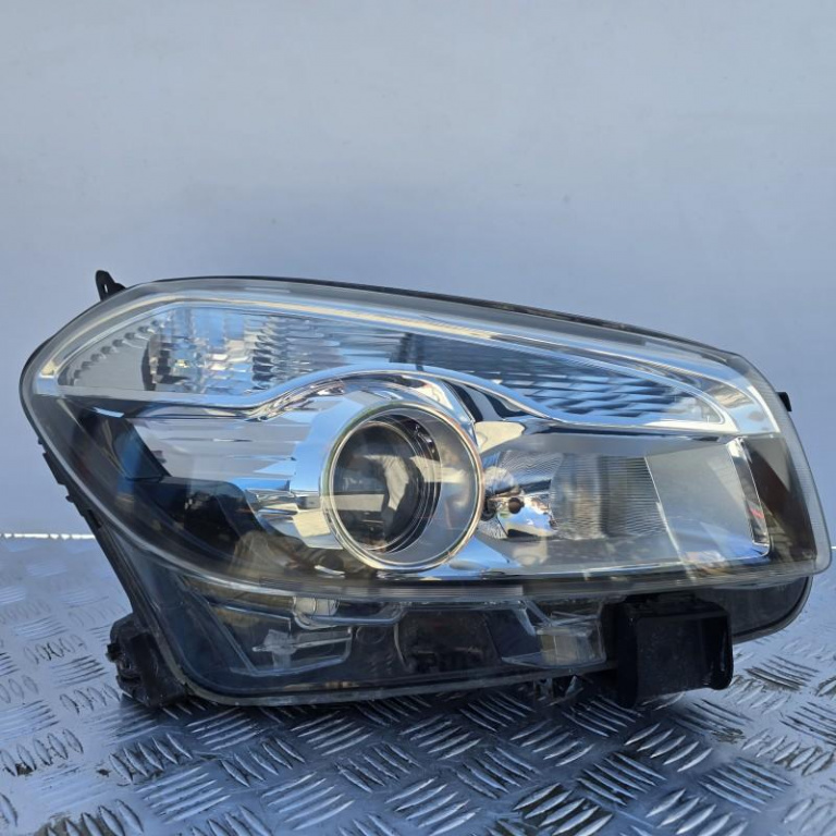Far dreapta cu lupa Nissan Qashqai facelift 2010-2013 NJ10 1LL01033508
