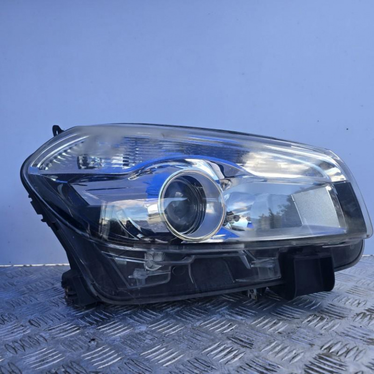 Far dreapta cu lupa Nissan Qashqai facelift 2010-2013 NJ10