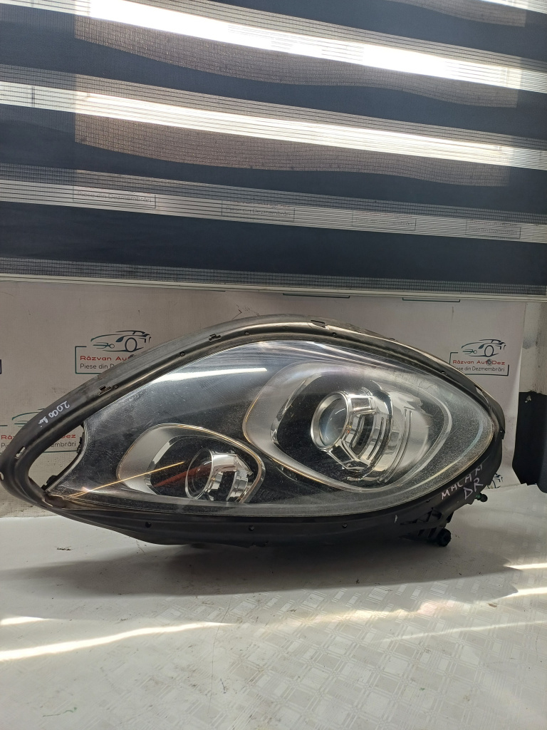 Far dreapta cu lupa Porsche Macan 3.0 Benzina 2015, 7PP941329R / 5DF01011453AA