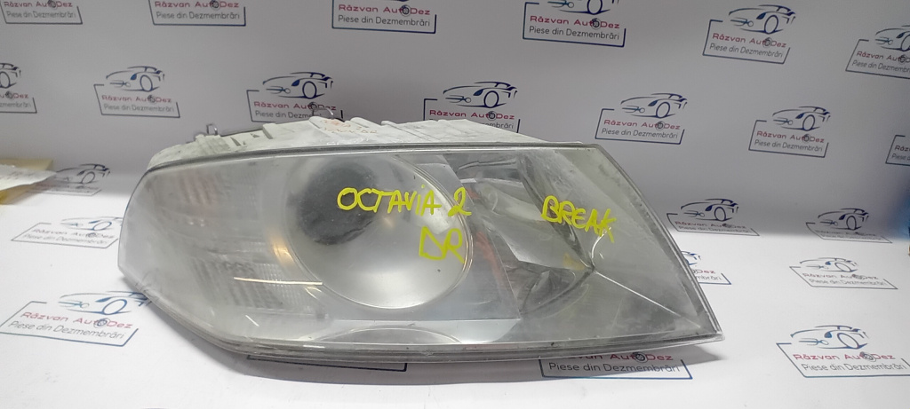 Far dreapta cu lupa Skoda Octavia 2, BREAK