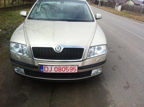 Far dreapta cu lupa skoda octavia 2