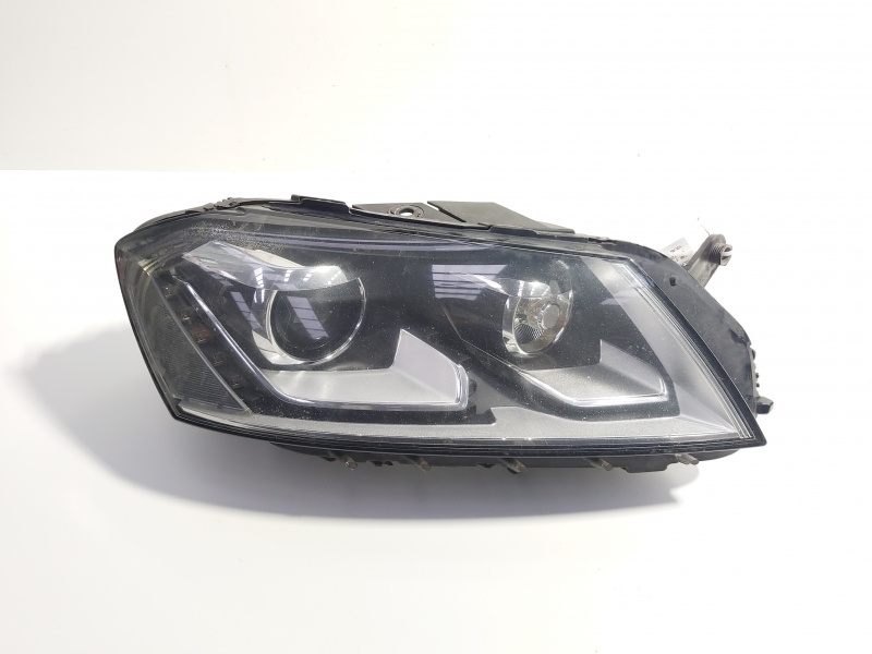Far dreapta cu lupa, xenon si led, Vw Passat Variant (365) (idi:630850)