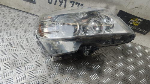 Far dreapta cu mic defect Mercedes C-Klass W204 1.8 cod motor M271950,an 2008 cod A2048203061