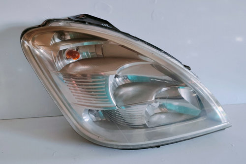 Far dreapta cu o clema rupta IVECO Daily 4 [2006 - 2011]