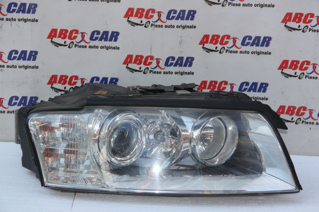 Far dreapta cu xenon Audi A8 D3 8E cod: 4E0941004F model 2005