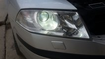 Far dreapta cu xenon de fabrica skoda octavia 2