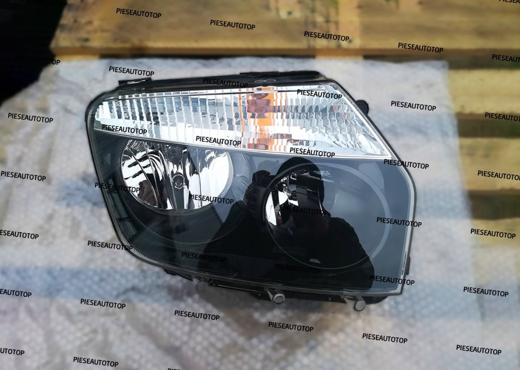 Far dreapta Dacia Duster 2010-2013 NOU 250104846R 260101891R 260103738R