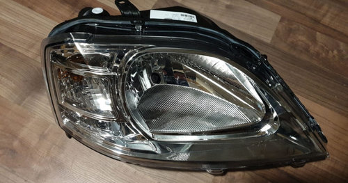 Far dreapta Dacia Logan 2008 - 2012 Nou cu defect Original Renault