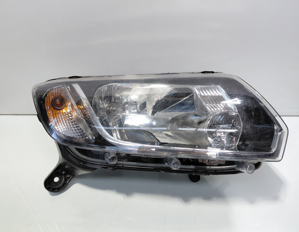 Far dreapta, Dacia Sandero 2 Stepway, volan pe dreapta (id:696274)