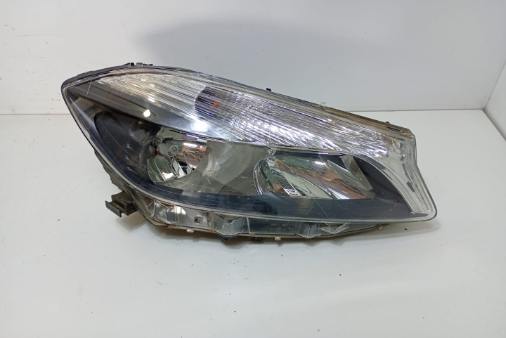 Far dreapta defect cu sticla intacta 1EG01081812 Mercedes-Benz A-Class W176 [2012 - 2015]