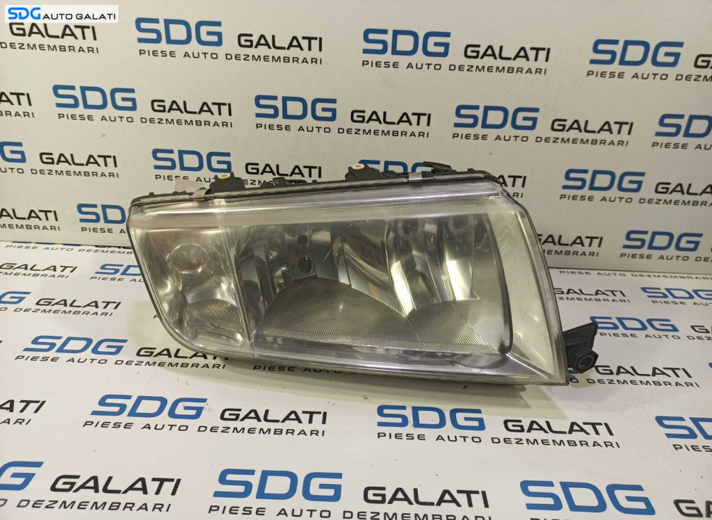 Far Dreapta EUROPA FARA Xenon Skoda Fabia 1 2000 - 2007 [L1602] (Are o ureche rupta)