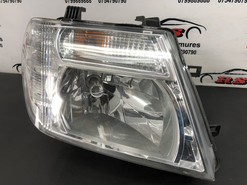 Far dreapta EUROPA Nissan Navara 2.5 Automat euro 5 sedan 2011 (260105X10B)