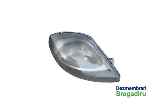 Far dreapta Far dreapta cu clema superioara rupta Renault Trafic 2 [2001 - 2006] Minivan 1.9 dCi MT ...