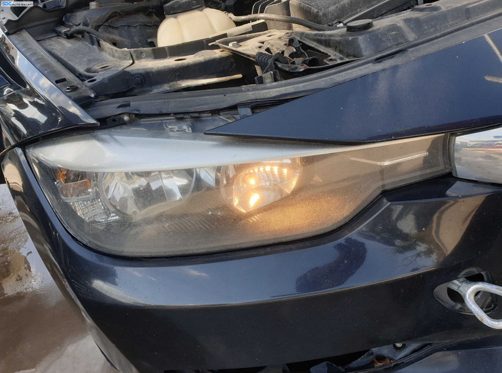 Far Dreapta FARA Xenon BMW Seria 3 F30 F31 2011 - 2015 [K6685]