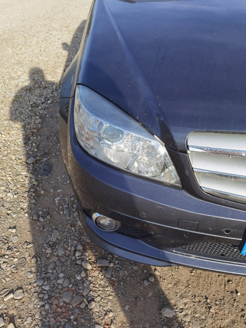 Far dreapta fara xenon Mercedes C220 cdi w204 an 2008