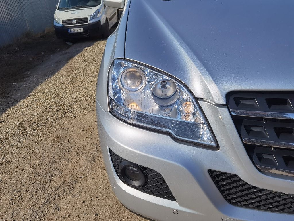 Far dreapta fara xenon Mercedes ML W164 facelift