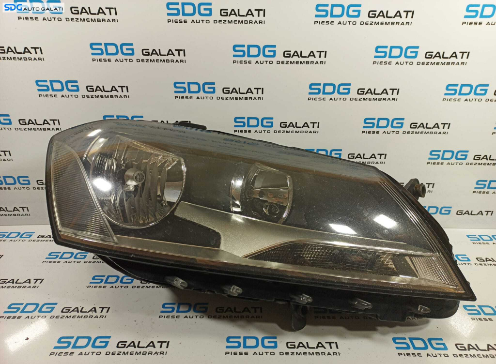 Far Dreapta FARA Xenon Volkswagen Passat B7 2010 - 2015 Cod 3AC941006 90003375 [L1884]