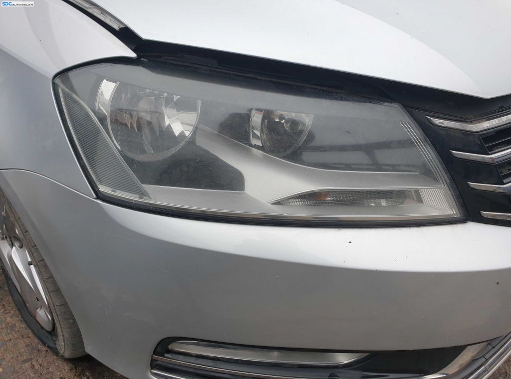 Far Dreapta FARA Xenon Volkswagen Passat B7 2010 - 2015 [K3755]