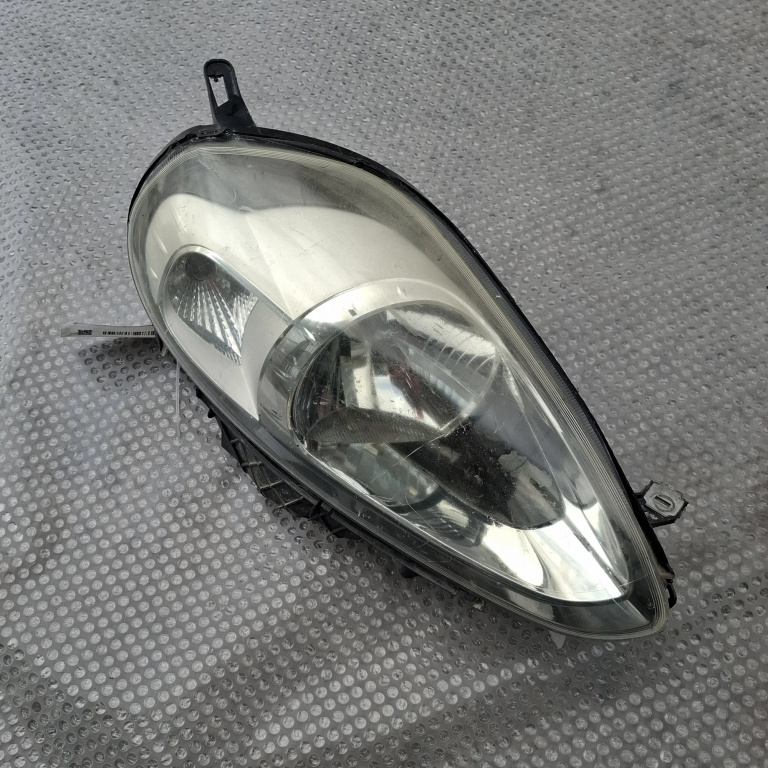 Far Dreapta Fiat Grande Punto (199) 2005-2012 1.3 D Multijet Motorina Volan Pe Stanga Lhd 6611162R, E4175, E416349, E417550