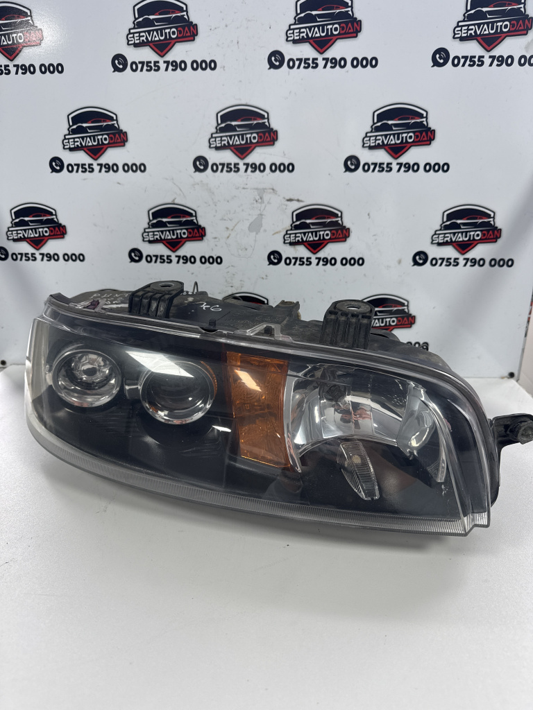 Far dreapta Fiat Punto (1999-2010) [188] 1.9 Motorina 2002, VOLAN STANGA