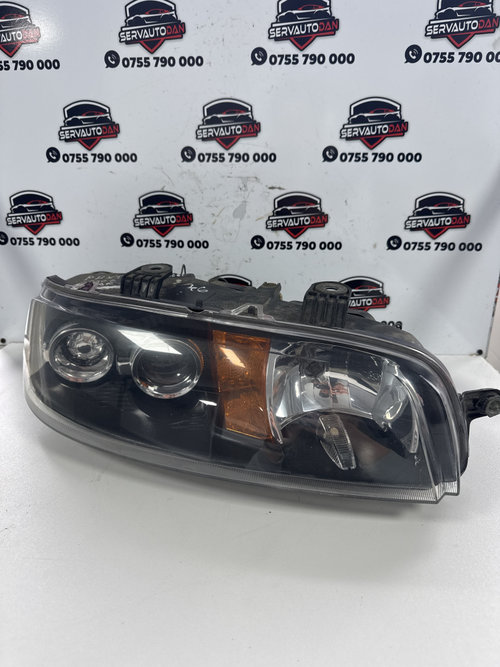 Far dreapta Fiat Punto (1999-2010) [188] 1.9 Motorina 2002, VOLAN STANGA