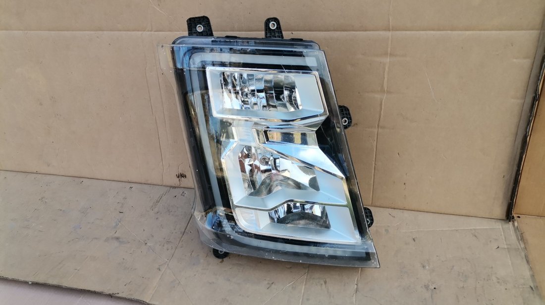 Far dreapta Ford Cargo 2019 halogen cod JC4613W029AE