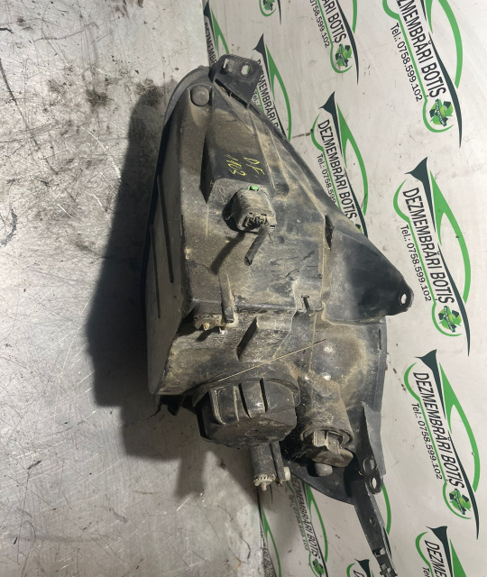 Far dreapta Ford Fiesta 5 [2001 - 2007] Hatchback 5-usi 1.3 MT (70 hp)