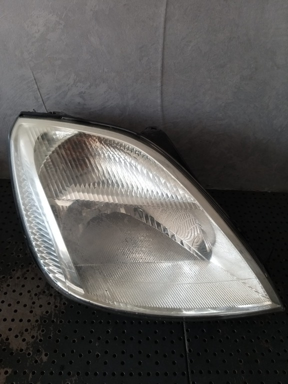 Far dreapta ford fiesta 5 jh jd 20a055b