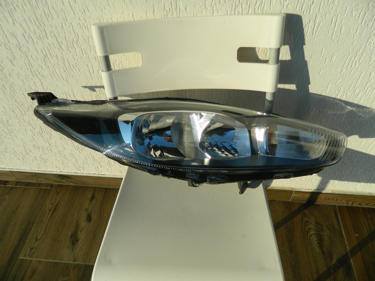 Far dreapta Ford Fiesta model 2015 cod C1BB-13W029-AC