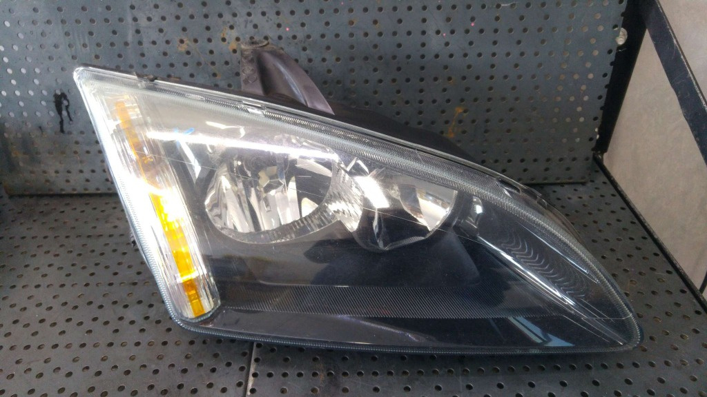 Far dreapta ford focus 2 da hcp dp 4m5113k060aa vp4m5xi3k060aa