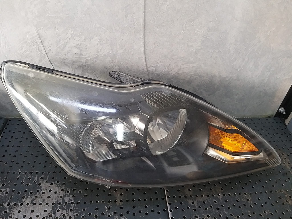 Far dreapta ford focus 2 facelift 8m5113w029cf