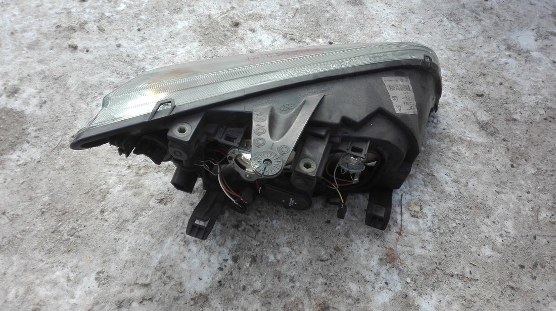 Far dreapta Ford Focus 2 model 2004-2008 Fundal Negru