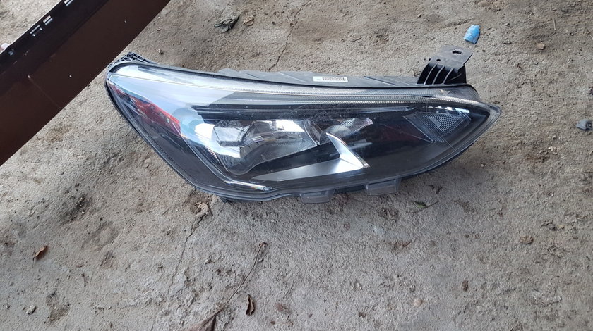 Far dreapta ford focus MK4 2018-2020 cod mx7b 13e014 cc Led