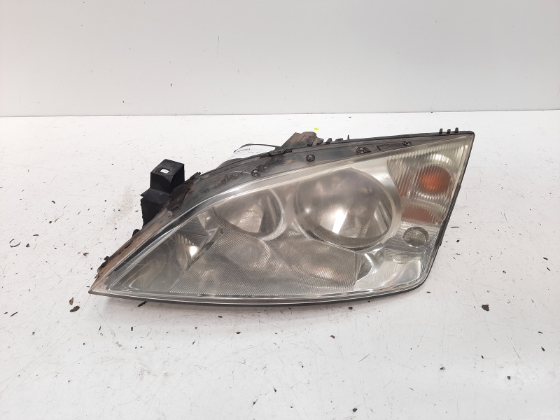 Far dreapta, Ford Mondeo 3 Sedan (B4Y), vol pe st (id:609253)
